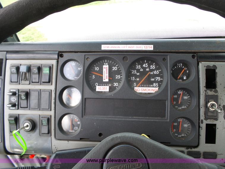 image for item L6286 1999 Freightliner FL60 bucket truck