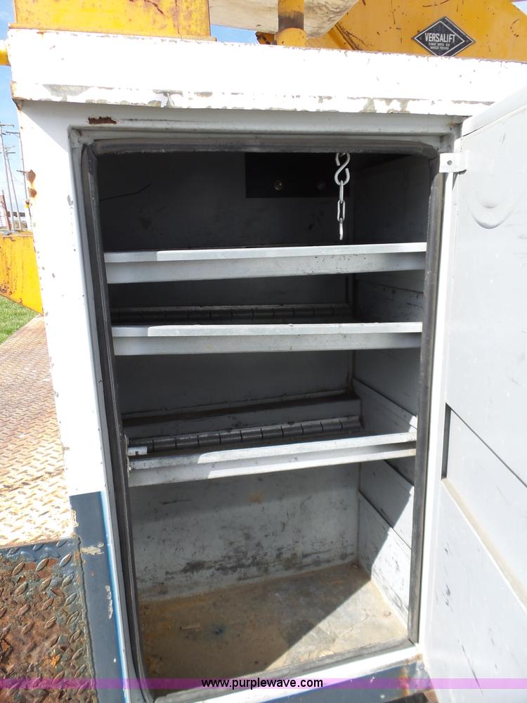 image for item L6286 1999 Freightliner FL60 bucket truck