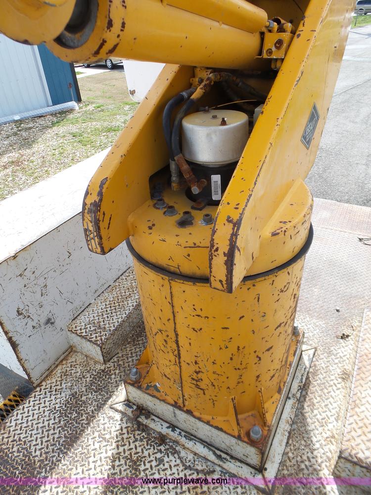 image for item L6286 1999 Freightliner FL60 bucket truck