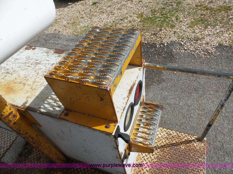 image for item L6286 1999 Freightliner FL60 bucket truck