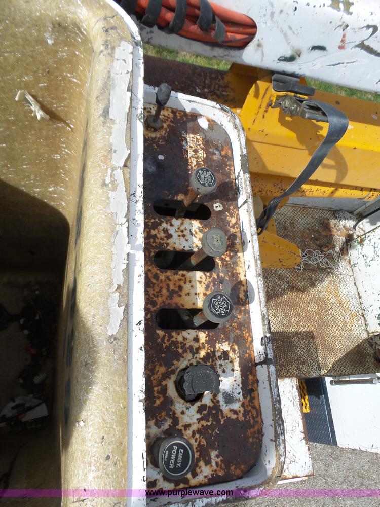 image for item L6286 1999 Freightliner FL60 bucket truck