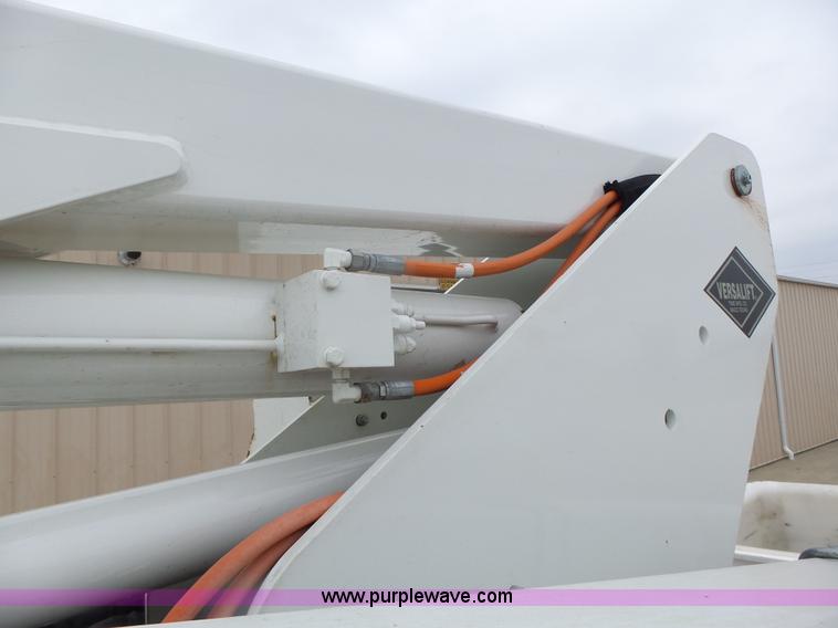 image for item L7135 2011 Dodge Ram 5500 bucket truck