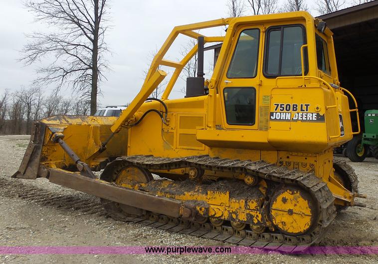 image for item L7150 1994 John Deere 750B LT dozer