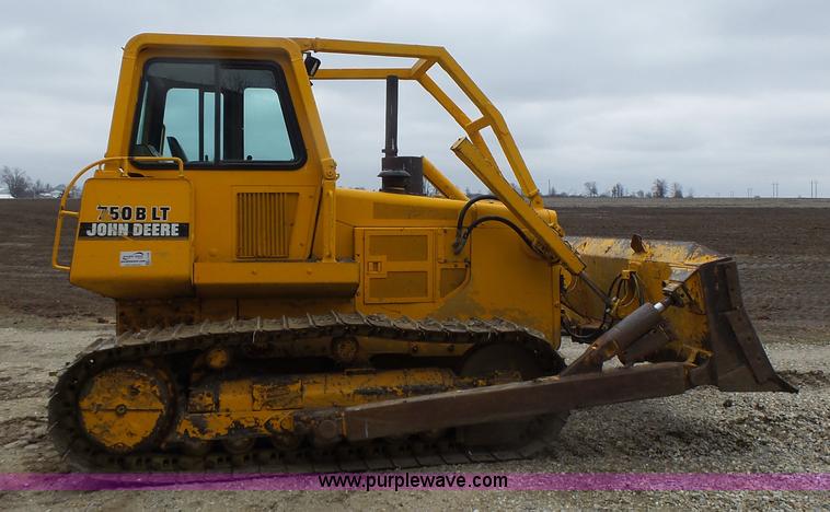 image for item L7150 1994 John Deere 750B LT dozer