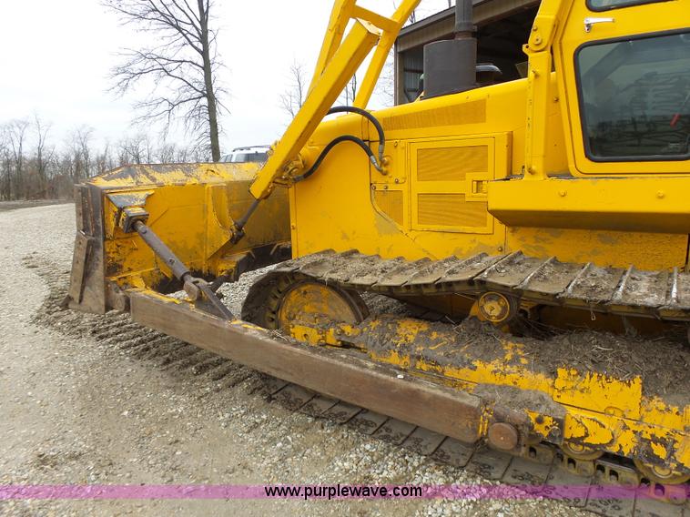 image for item L7150 1994 John Deere 750B LT dozer