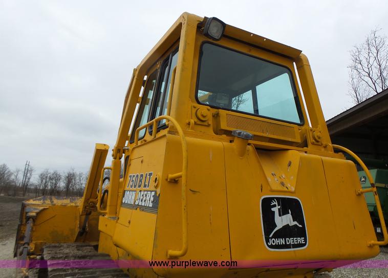 image for item L7150 1994 John Deere 750B LT dozer