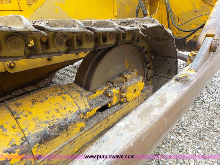 image for item L7150 1994 John Deere 750B LT dozer