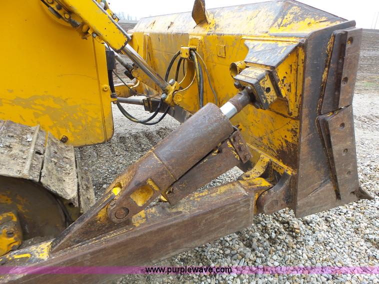 image for item L7150 1994 John Deere 750B LT dozer