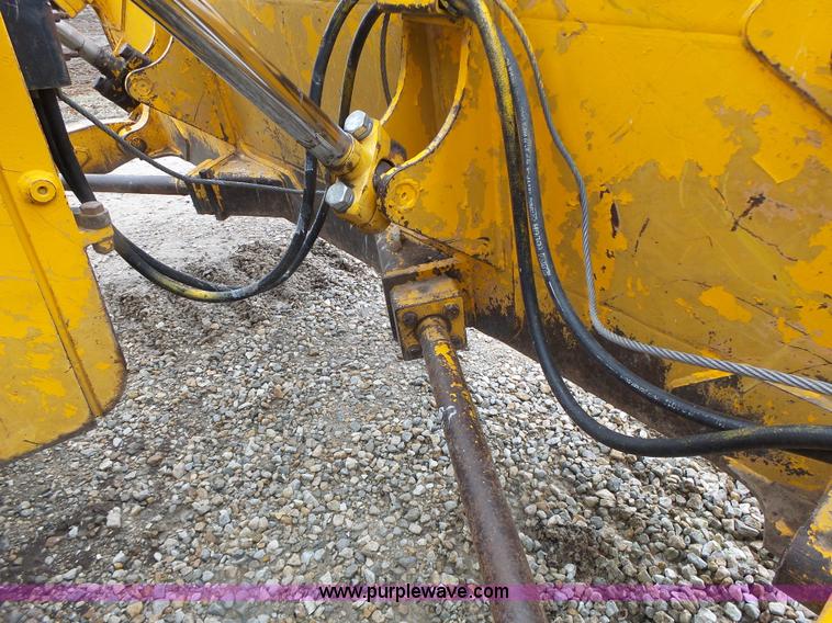 image for item L7150 1994 John Deere 750B LT dozer