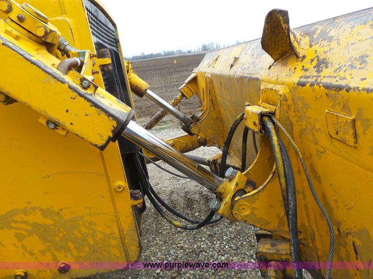 image for item L7150 1994 John Deere 750B LT dozer