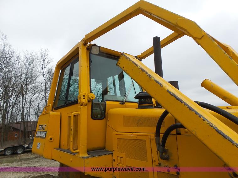image for item L7150 1994 John Deere 750B LT dozer