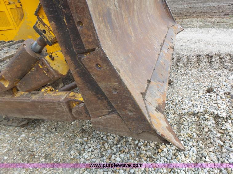 image for item L7150 1994 John Deere 750B LT dozer