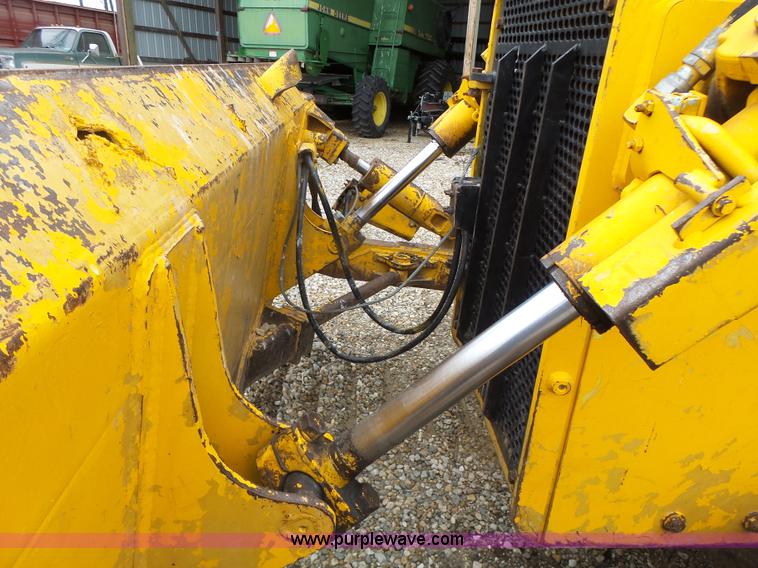 image for item L7150 1994 John Deere 750B LT dozer