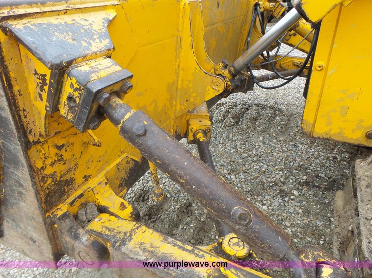 image for item L7150 1994 John Deere 750B LT dozer