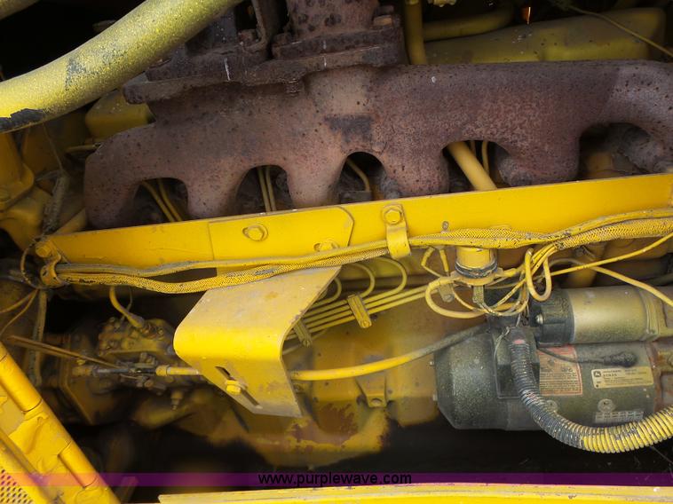 image for item L7150 1994 John Deere 750B LT dozer