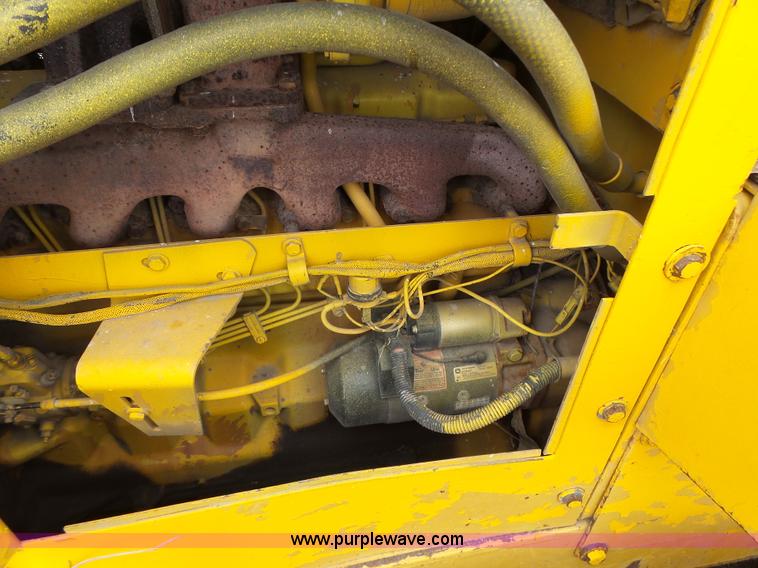 image for item L7150 1994 John Deere 750B LT dozer