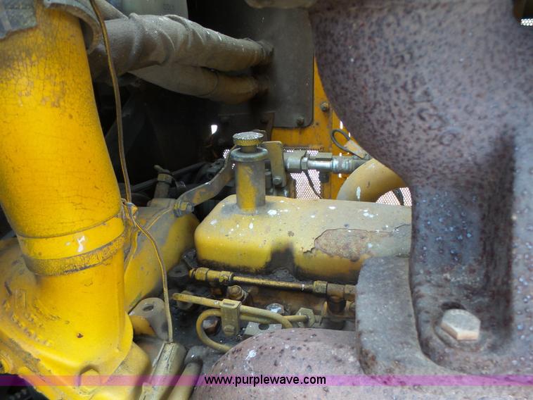 image for item L7150 1994 John Deere 750B LT dozer