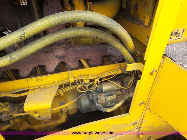 image for item L7150 1994 John Deere 750B LT dozer