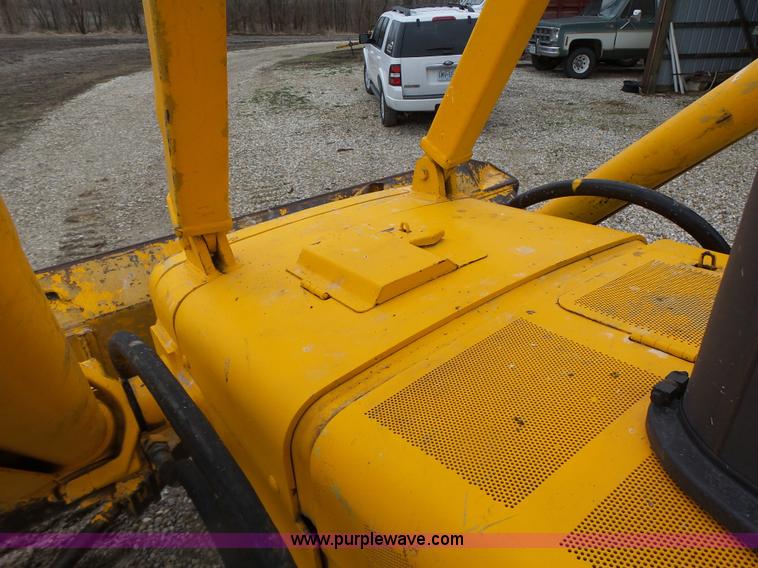 image for item L7150 1994 John Deere 750B LT dozer