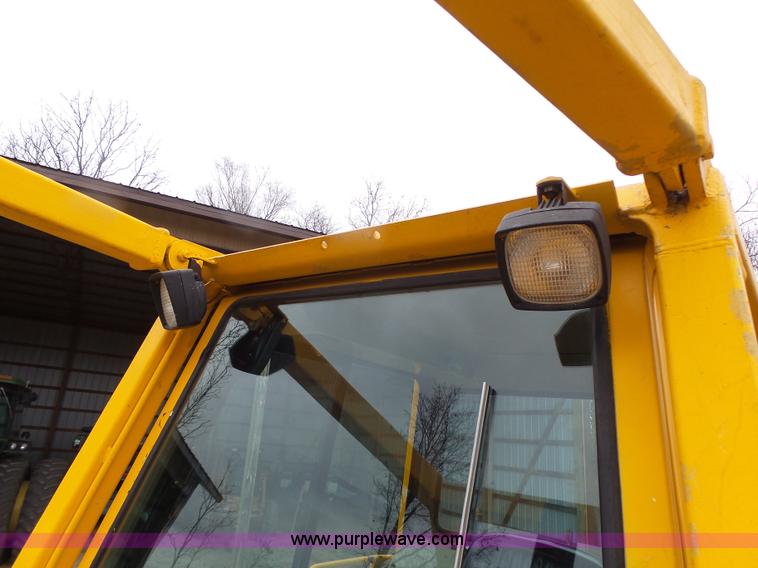 image for item L7150 1994 John Deere 750B LT dozer