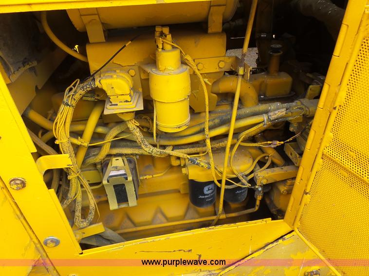 image for item L7150 1994 John Deere 750B LT dozer