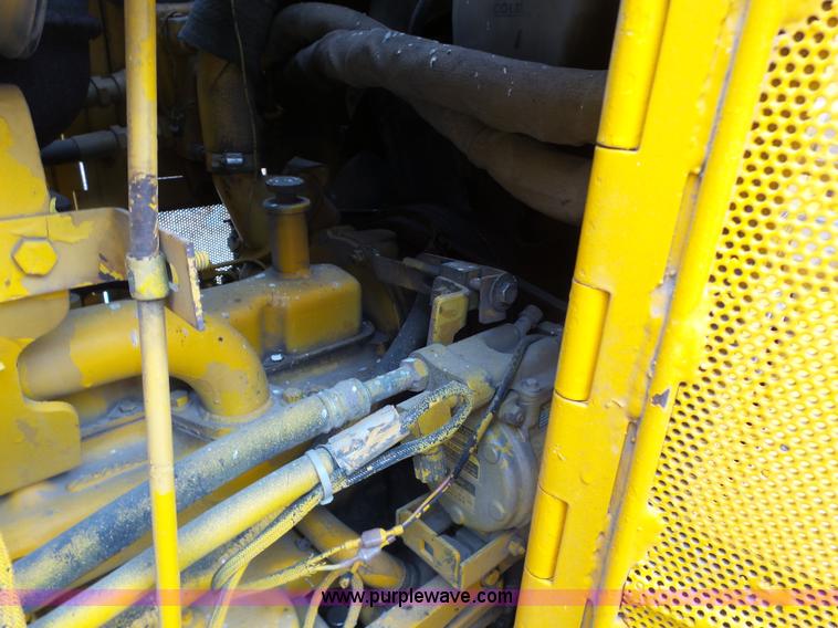 image for item L7150 1994 John Deere 750B LT dozer