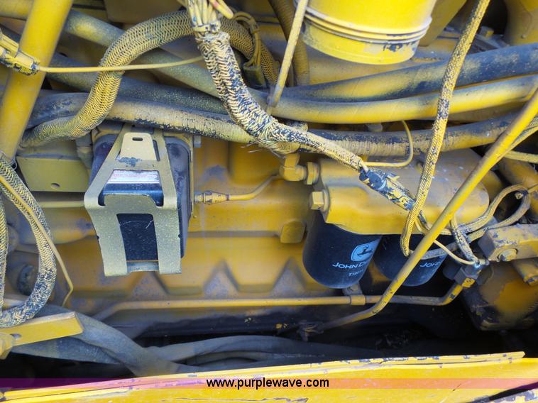 image for item L7150 1994 John Deere 750B LT dozer