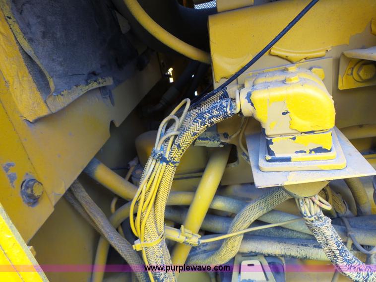 image for item L7150 1994 John Deere 750B LT dozer