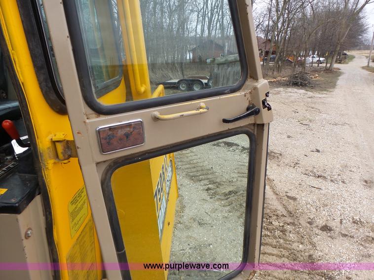 image for item L7150 1994 John Deere 750B LT dozer