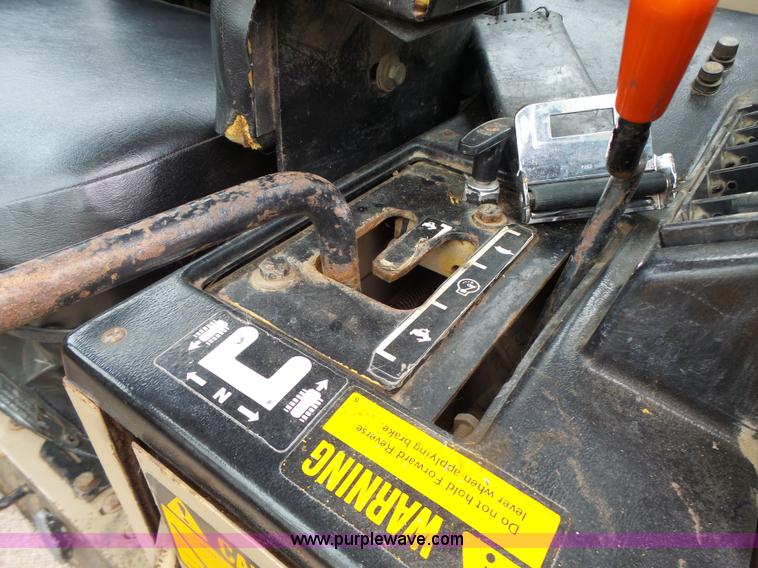 image for item L7150 1994 John Deere 750B LT dozer