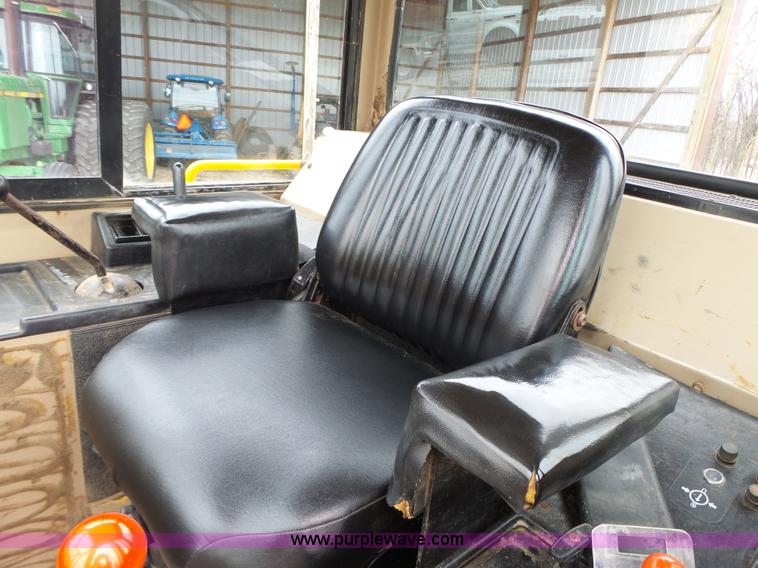 image for item L7150 1994 John Deere 750B LT dozer