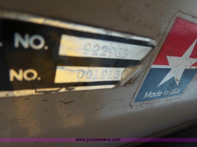 image for item L7150 1994 John Deere 750B LT dozer