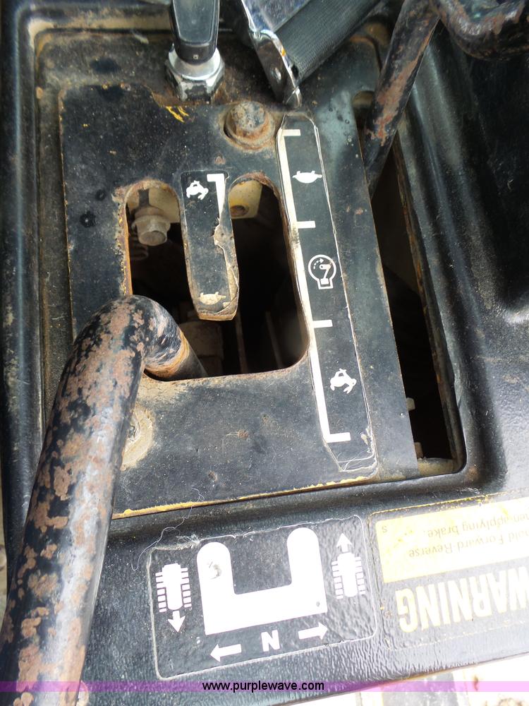 image for item L7150 1994 John Deere 750B LT dozer