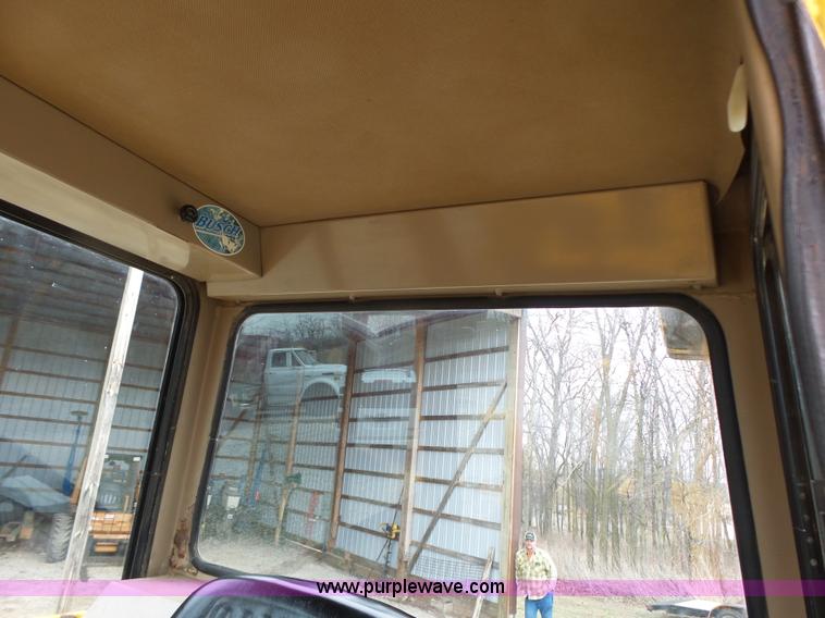 image for item L7150 1994 John Deere 750B LT dozer