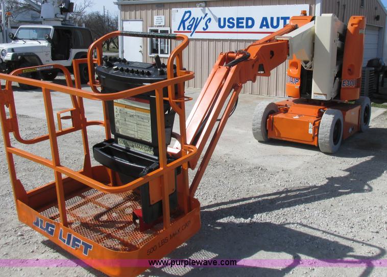image for item L7151 2006 JLG E300AJP boom lift