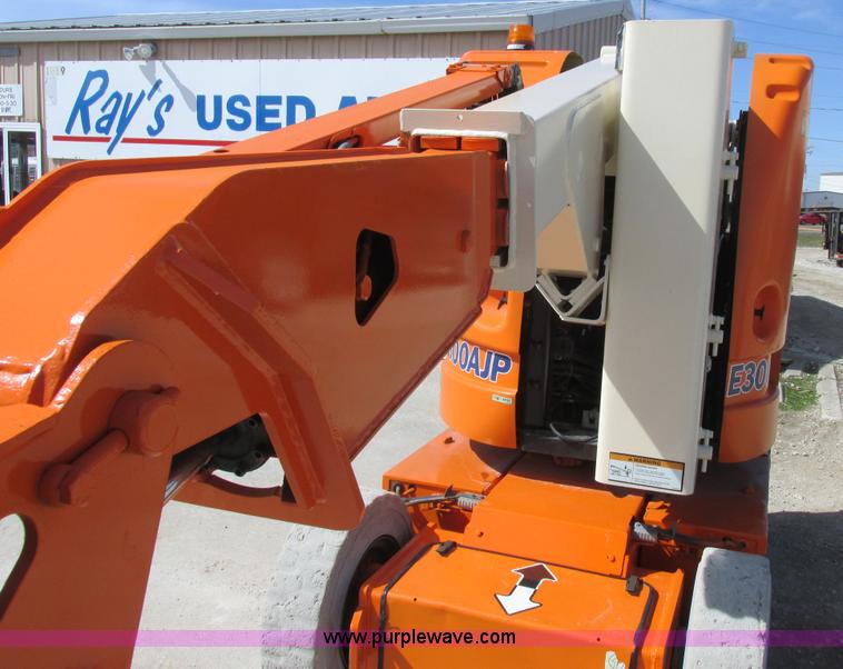 image for item L7151 2006 JLG E300AJP boom lift