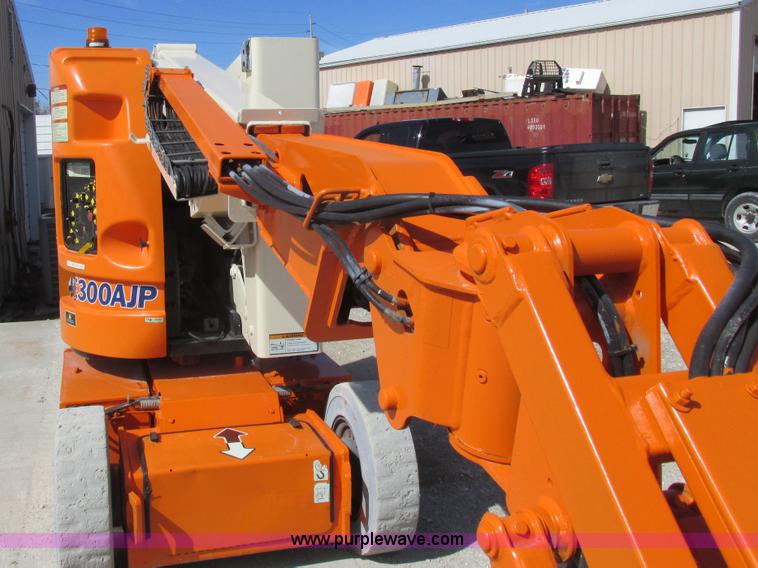 image for item L7151 2006 JLG E300AJP boom lift