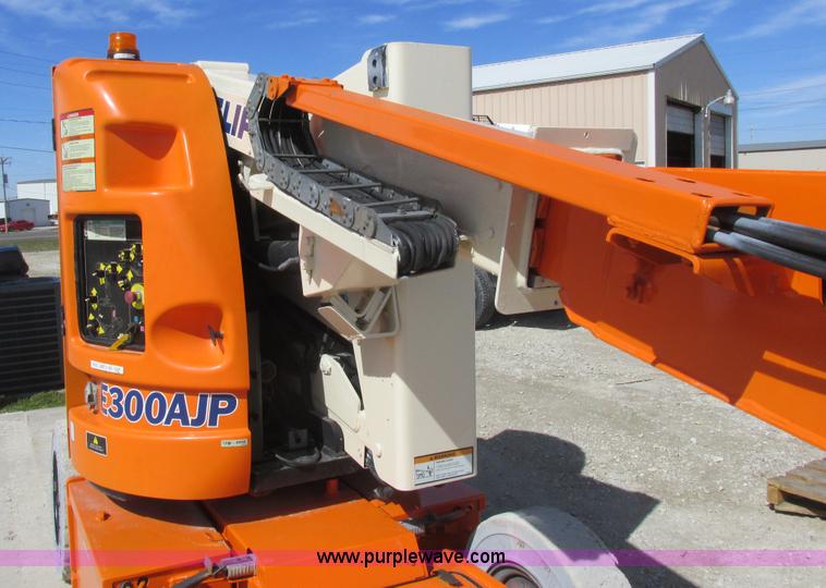 image for item L7151 2006 JLG E300AJP boom lift