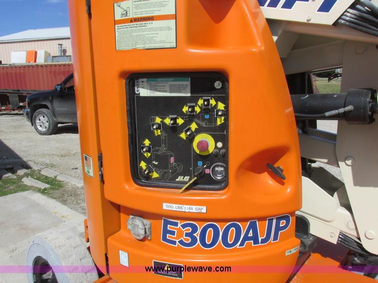 image for item L7151 2006 JLG E300AJP boom lift