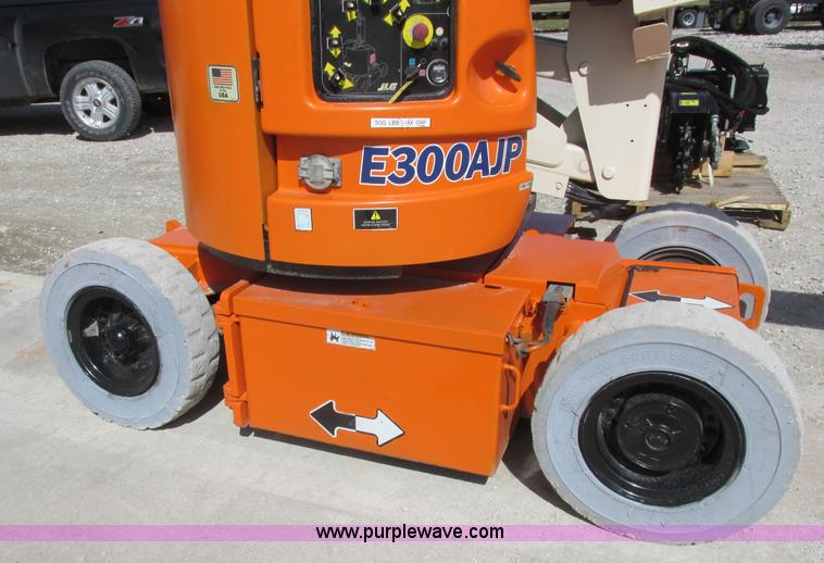 image for item L7151 2006 JLG E300AJP boom lift