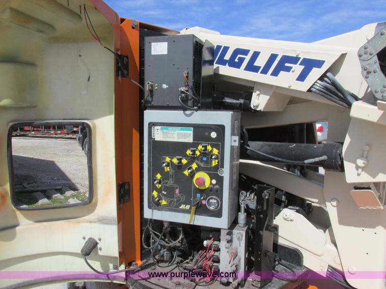 image for item L7151 2006 JLG E300AJP boom lift