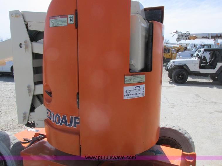 image for item L7151 2006 JLG E300AJP boom lift