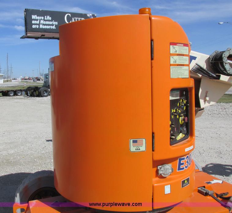 image for item L7151 2006 JLG E300AJP boom lift