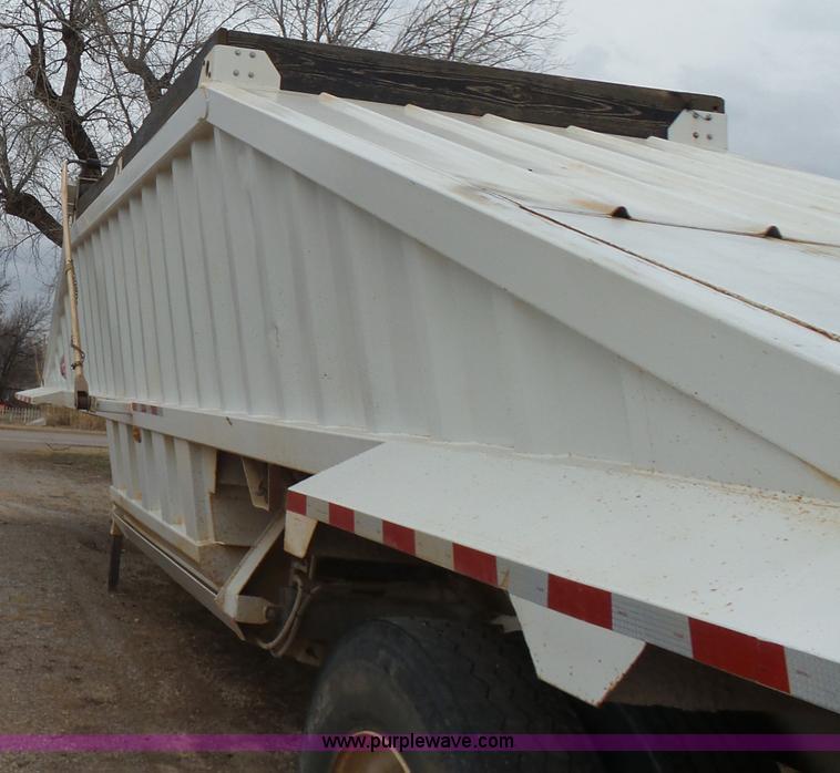 image for item L7259 2005 Rway 3521TAN bottom dump trailer