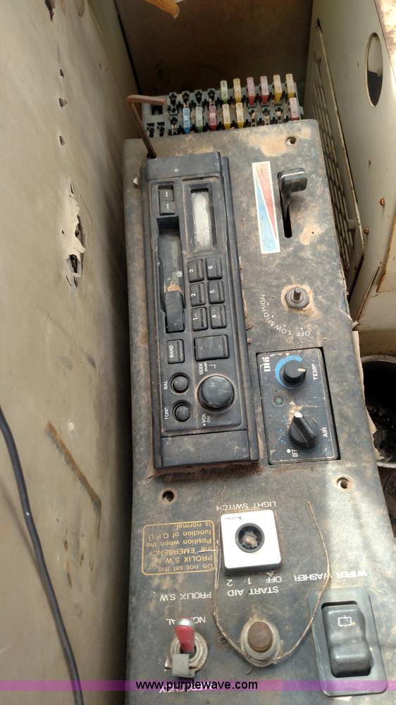 image for item L7376 1994 Hyundai Robex 290LC excavator