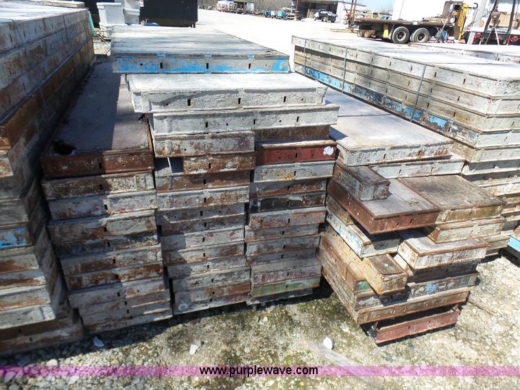 image for item N9406 (52) assorted Simon concrete forms