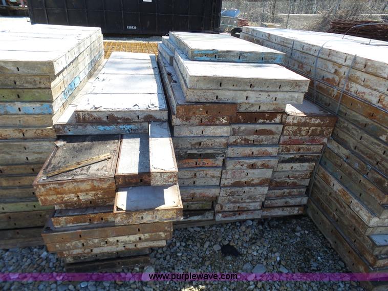 image for item N9406 (52) assorted Simon concrete forms