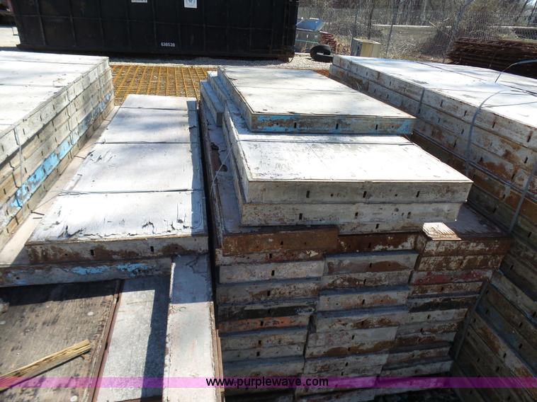 image for item N9406 (52) assorted Simon concrete forms