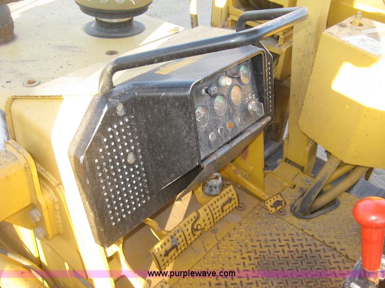 image for item J2857 1996 John Deere 550G LGP pipelayer