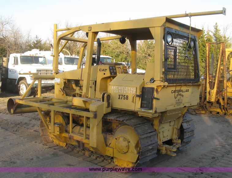 image for item J2858 1979 Caterpillar D4E pipelayer